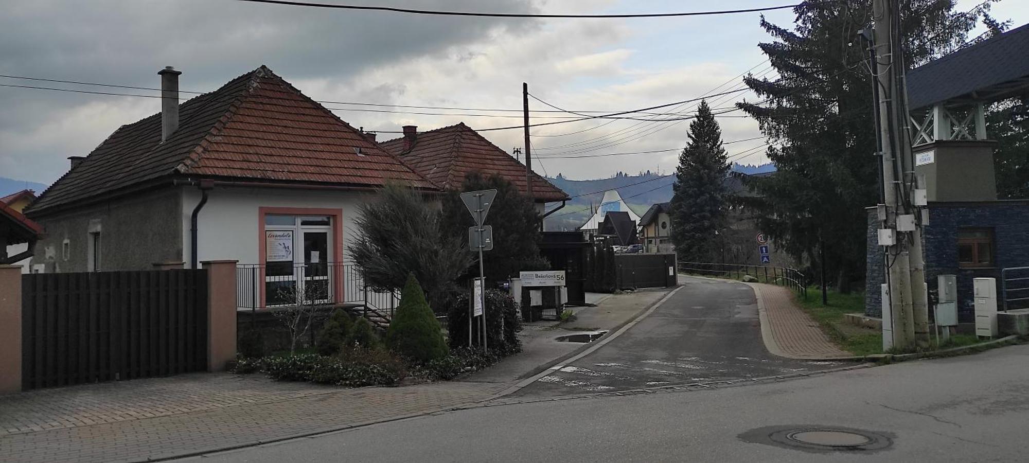 Petunia-Dom S Dvoma Spalnami Besenova Bagian luar foto